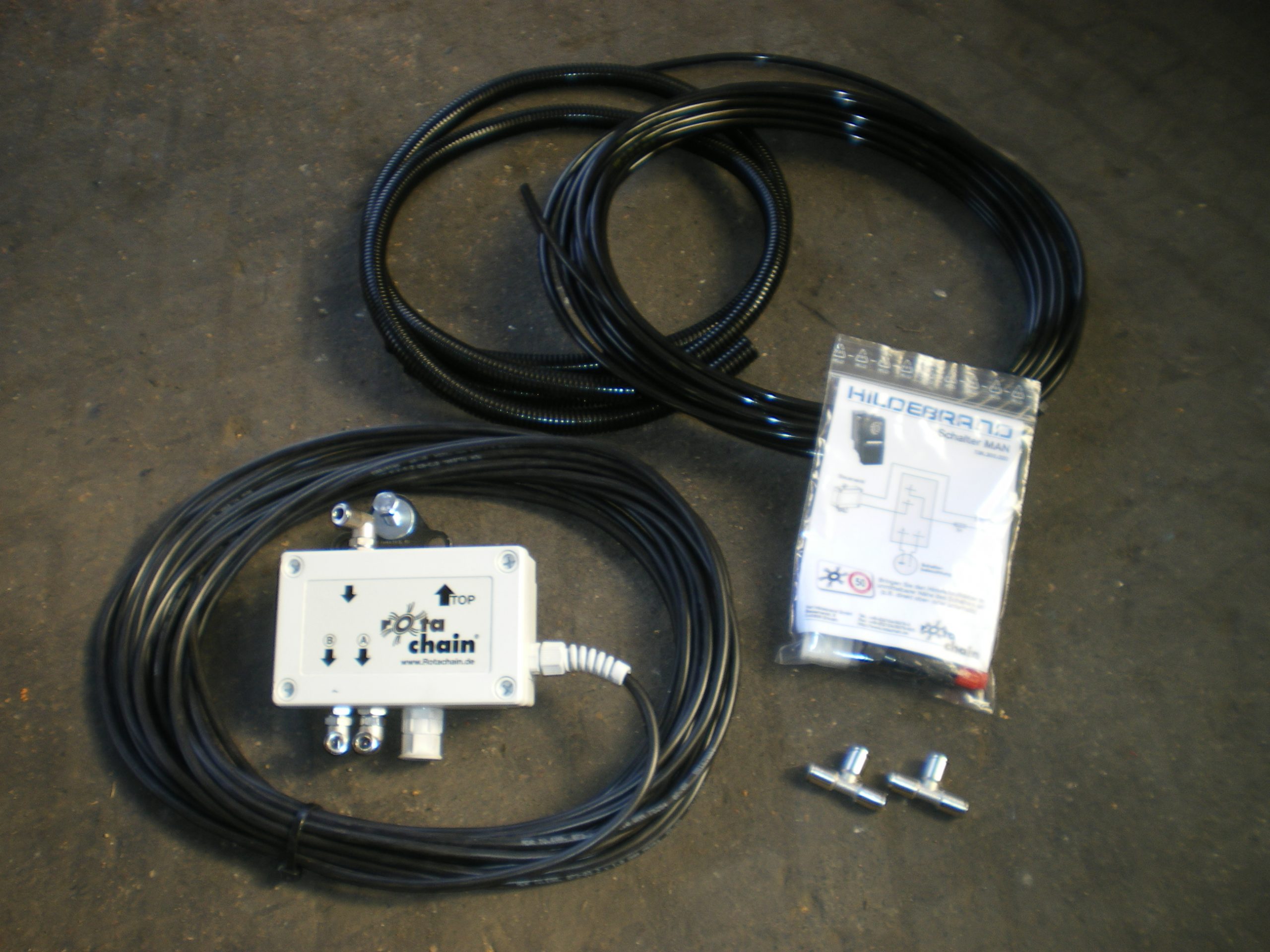 Luft- und Elektrosatz bestehend aus Steuerventil, Luftleitung, Wellschutzschlauch, T-Stücke und Schalter